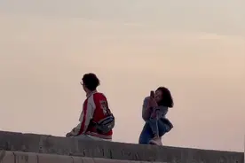 称职女友是怎么给男友拍照的，做好笔记#拍摄花絮 #拍摄现场直击视频封面