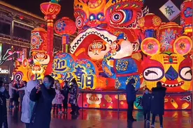 西安大唐不夜城，以前人潮汹涌，接踵摩肩，如今人流稀少视频封面