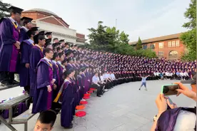 毕业仪式里的精神小伙～ #清华大学 #清华大学毕业典礼