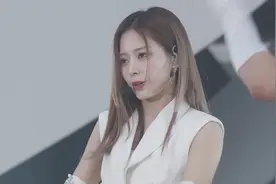 TWICE 周子瑜《 Done For Me 》演唱会表演曲目视频封面