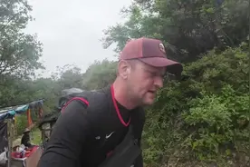 爱尔兰探险夫妇：一场冲向云南虎跳峡的徒步冒险之旅视频封面