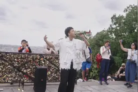 法国街头，用唢呐挑战欧美神曲《DanceMonkey》#川子唢呐视频封面