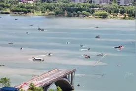 今天吉水大桥附近应该有几千条船在捞鱼吧#吉水大桥 #爆破视频封面