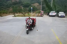 一分钟教会你开三轮摩托，不信就试试视频封面