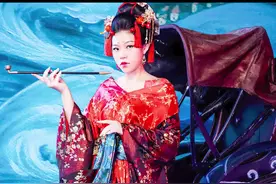 花魁是日本很高尚的职业，想要当上花魁，比考清华北大还要难#日本文化 #日本花魁 #花魁道中#花魁巡街 #奇闻 #习俗风俗@DOU+小助手   视频封面