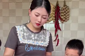 没想到做凉皮还可以这么简单，以前因为麻烦不愿做，自从发现这个懒人方法，隔三差五的就做一次😄视频封面