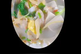 大人小孩都吃歹的菜 营养好吃#烟台美食 #蛤肉豆腐汤#跟着抖音学做菜 视频封面