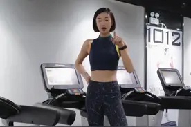 来挑战一下基普乔格全马破2的配速看看我能跑多少？哈哈哈 看@爱跑步的李老师 拍的我也来试试 李老师再战呀#马拉松 #跑步 #身材视频封面