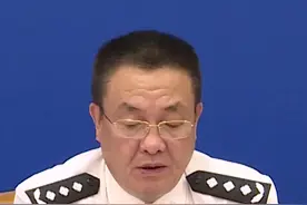 #公安部新闻发布会 公安部要求坚持“四个一律”，向长江非法采砂犯罪发起新一轮更加凌厉的攻势。#公安心向党护航新征程 视频封面