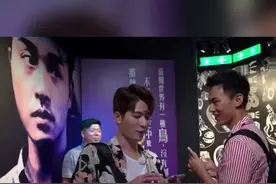 #各位游客请注意 陈学冬说baby本人比蜡像好看很多，baby直接发了红包给冬冬视频封面