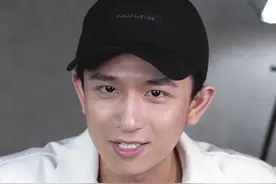 小明到底是不是一个人？看到最后你就知道了 #揭秘  #化妆视频封面