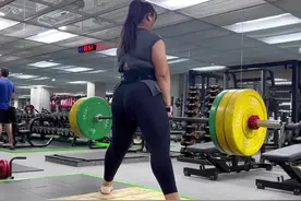 起来练腿了兄弟们！！！ #bbw #肉腿 #毫无训练痕迹 #反差视频封面
