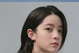 #欧阳娜娜綦美合一起逛街 这是什么世纪大和解吗？女生的友谊变化莫测啊！#娱乐评论大赏 #欧阳娜娜 #綦美合视频封面