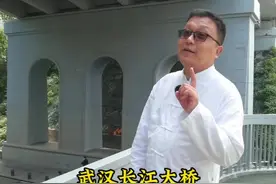 一桥飞架南北，天堑变通途！#武汉长江大桥 #旅行大玩家 #全能导游 #星河知识计划 @抖音青少年 视频封面