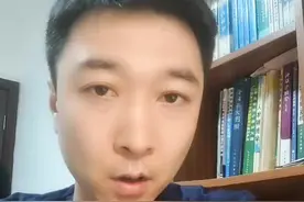 家里的长辈对"大蒜"还是情有独钟的！关注我，了解更多健康知识！视频封面