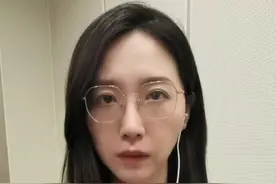 父亲勇救落水儿童溺亡，儿子岸边哭喊“爸爸”，英雄背后的故事让人泪目#中江警方通报三人意外溺水身亡 #新闻姐 @抖音短视频 视频封面