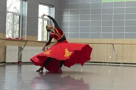 分享我的维族独舞片段一😝#民族舞 #舞蹈剧目视频封面