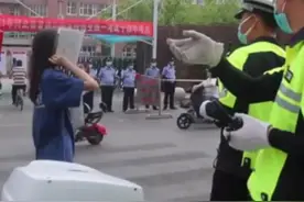 考生因戴金属牙套不能进考场 交警26分钟帮补盖证明
