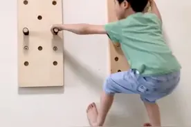 爬墙啦爬墙啦，在家锻炼#熊孩子 #锻炼 #抖音小助手视频封面