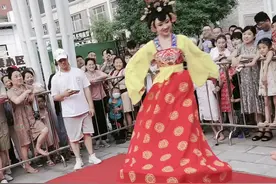 不倒翁小姐姐翻车现场视频封面
