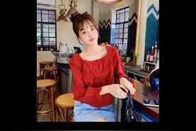 穿衣搭配女—上身胖下瘦的人穿宽松方领衫。 #上身胖下瘦女生穿搭视频封面
