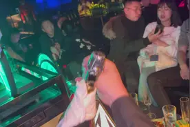 黑桃A代表着身份证象征和每个人的品味，有酒有朋友#黑桃a视频封面