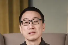 父母对某一种食物过敏，孩子加辅食前要不要先检测下过敏原？ #食物过敏 #辅食 #金牌育言家   @崔玉涛养育中心 视频封面