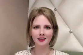 筷子真是一个伟大的发明，厨房的全能“选手”，但是对于外国人来说，刚开始用筷子还的好好学学#外国人 #餐具#筷子 视频封面