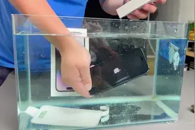 全网首个iPhone14Pro水下开箱。顺便测试IP68防水。