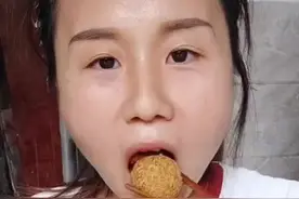 我们这里叫吃饭叫做逮饭，弟弟叫做姥姥，厕所叫做茅丝，你们要不要来完屋逮饭地，逮的有嘎嘎😄视频封面