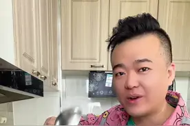 铁锅在家怎么保养 光亮不易粘 还不生铁锈呢视频封面