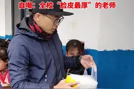 12月17日，广西巴马县。九年支教老师给山区学生发放卫生巾。曾专门开设课堂讲解相关常识。视频封面