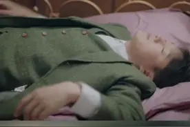 #佟大为 #蒋欣 金灿烂冲进房间看到倒在一起的常汉卿和冬妮娅，误会常汉卿耍流氓视频封面