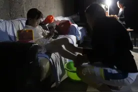 昆明“别样幸福城”，4号地烂尾楼超50户业主入住，单亲妈妈成入住烂尾楼第一人。视频封面