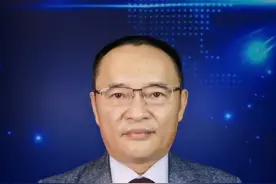 强势要求乘客给外国人让座，是哪门子待客之道？#当事人回应深圳地铁上被要求让座 视频封面