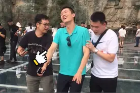 是恐高的青年，也是不恐高的英雄！青年民警翻越5层楼围栏救轻生女子！视频封面