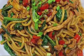 江西米粉是我们老家的特色美食，今天这个做法在家你也试一试， 简单方便又好吃#南昌炒粉视频封面