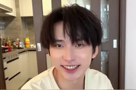 有点脑子但不多#情侣#憨憨男友 交通银行#沃德嘉年华，集徽章兑品牌好礼！视频封面