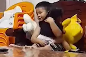 暖暖！妹妹不慎摔倒，哥哥第一时间将妹妹拥入怀中安慰❤️想你的哥哥或妹妹了吗，快@他来看看～视频封面