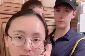 东方火腿肠VS西方火腿肠，中美小混血更喜欢哪一种呢？反正我是吃不惯马先生推荐的这种齁咸的火腿肠，他还非要和我较劲他的这种更好吃更健康。不都是加工过的肉，谁比谁高贵？@抖音短视频 #吃货日常 #海外生活 #家庭日常视频封面
