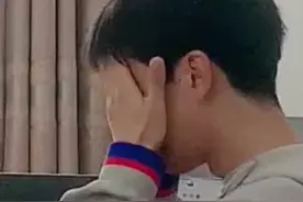 #体育老师 #办公室涂防晒霜，#一天7节课要保护，以前洗面奶都不用😂😂视频封面