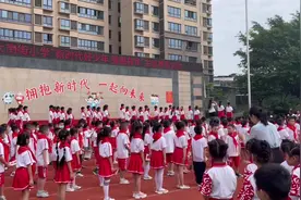 我是中国少年先锋队队长，我宣誓…拥抱新时代，一起向未来！视频封面