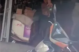 聋哑小伙开无声雪糕店视频封面