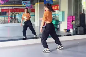#背面完整版 #上热门 #大地DJ版# 你是从哪首歌开始喜欢上beyond乐队的？我是从《大地》这首歌开始喜欢的！@DOU+小助手视频封面