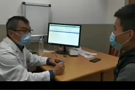 小伙子#打球#脱臼，不看医生自己接回去，结果……。看看你有没有这样的经历？#肩膀疼 #健康视频封面