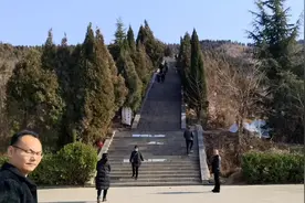 再过不了多久 青龙山脚下 登山步道这里都要拆迁了 山下视频封面