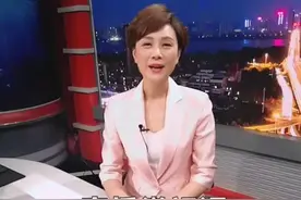直播微视评︱你蹲下擦地的样子 真美！视频封面