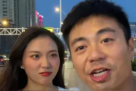 手机也可以拍出夜景大片，这么好的内容还不赶紧艾特闺蜜和对象学起来 #vivos10 #美得很自然视频封面