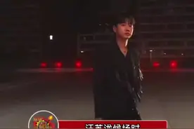 #汪苏泷给刘宇宁拉车门 “搁哪呢”给整笑了，拉车门的动作也真的是绅士感满格，瞬间化解尴尬真的是好感度100视频封面