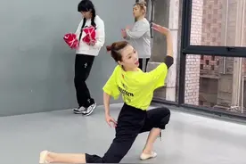 舞蹈生的裙摆 撑得起世间所有的美好 踮起脚尖 我们顶峰相见 #艺考 #舞蹈生 #校园 #内容过于真实视频封面